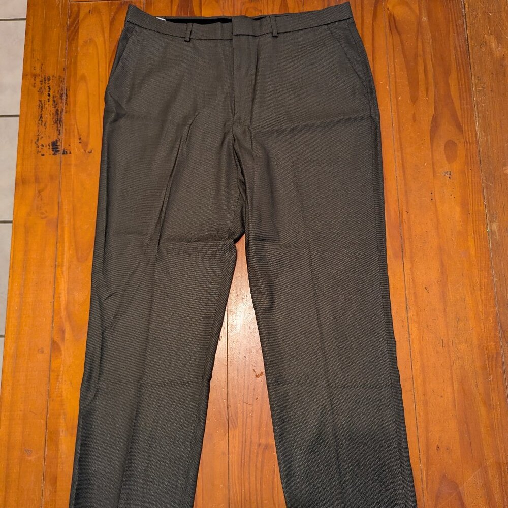 Men’s Perry Ellis Portfolio Dress Pants – Size 36x30 – Brown